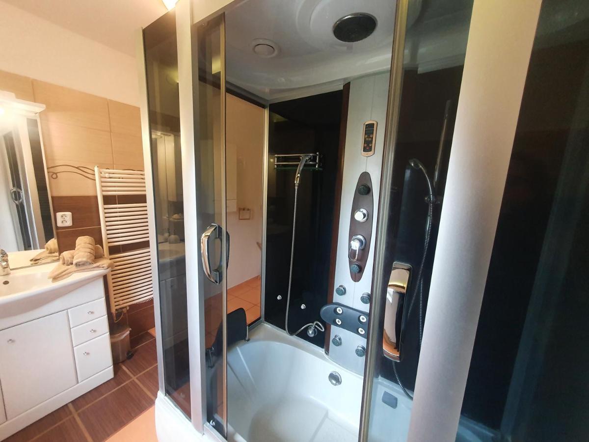 Apartmany Lipno-1 ลิปโนนัดเวิลตาวู ภายนอก รูปภาพ